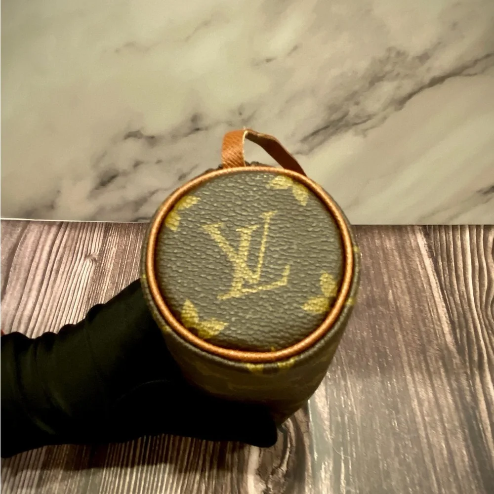 GENTLY USED - LOUIS VUITTON BROWN PAPILLON POUCH MONOGRAM - Picture 3 of 7